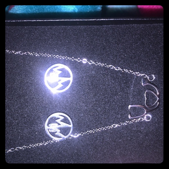 Nurse appreciation earrings and bracelet. - Picture 1 of 1